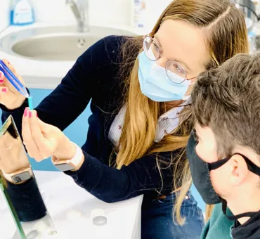 Kontaktné šošovky spomaľujú zvyšovanie dioptrií u detí