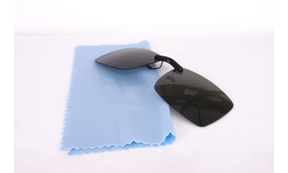 Slnečný polarizačný klip na okuliare zelený